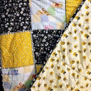 Pending sale . Winnie The Pooh Disney bees Quilt